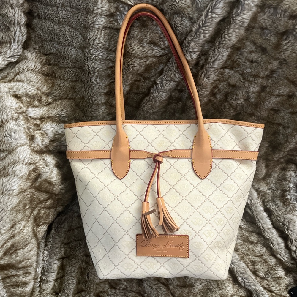 Dooney & Bourke Jenna Signature Collection tote bag